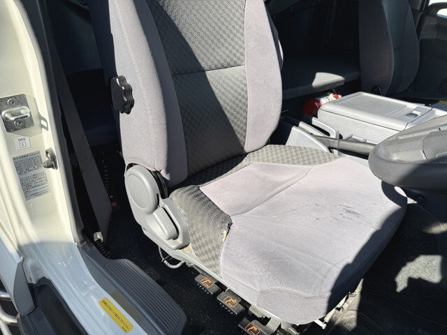 いすゞフォワード冷凍車（冷蔵車）中型（4t）[写真27]