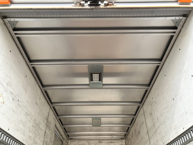 いすゞエルフアルミバン小型（2t・3t）[写真10]