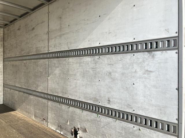 いすゞエルフアルミバン小型（2t・3t）[写真12]