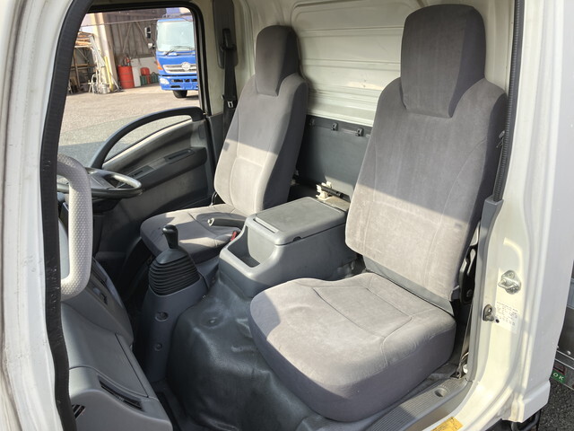 いすゞエルフアルミバン小型（2t・3t）[写真30]