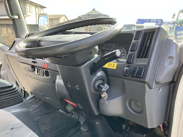 いすゞエルフアルミバン小型（2t・3t）[写真32]