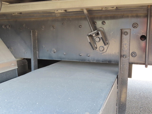 三菱ふそうスーパーグレートアルミウイング大型（10t）[写真12]