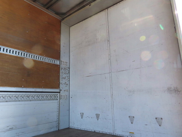 三菱ふそうスーパーグレートアルミウイング大型（10t）[写真32]