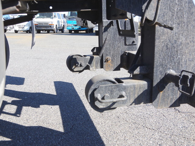 三菱ふそうファイターコンテナ専用車中型（4t）[写真12]