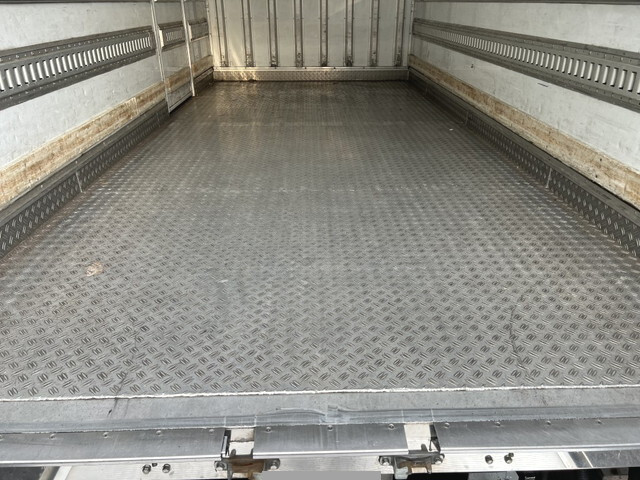 いすゞエルフ冷凍車（冷蔵車）小型（2t・3t）[写真10]