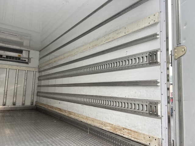 いすゞエルフ冷凍車（冷蔵車）小型（2t・3t）[写真12]