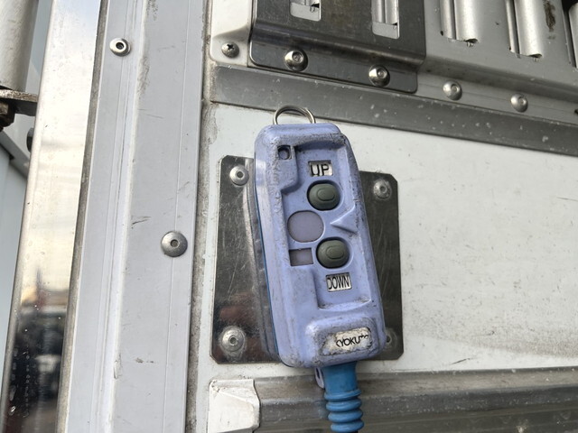 いすゞエルフ冷凍車（冷蔵車）小型（2t・3t）[写真16]