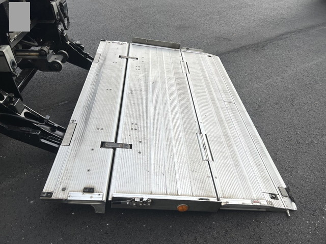 いすゞエルフ冷凍車（冷蔵車）小型（2t・3t）[写真18]