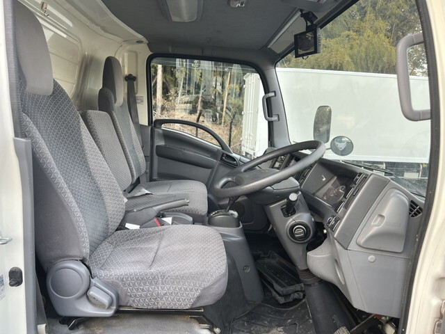 いすゞエルフ冷凍車（冷蔵車）小型（2t・3t）[写真19]