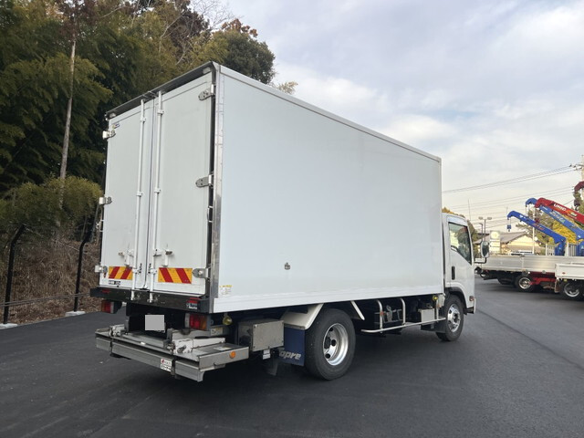 いすゞエルフ冷凍車（冷蔵車）小型（2t・3t）[写真02]