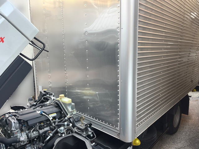 三菱ふそうキャンターアルミバン小型（2t・3t）[写真15]