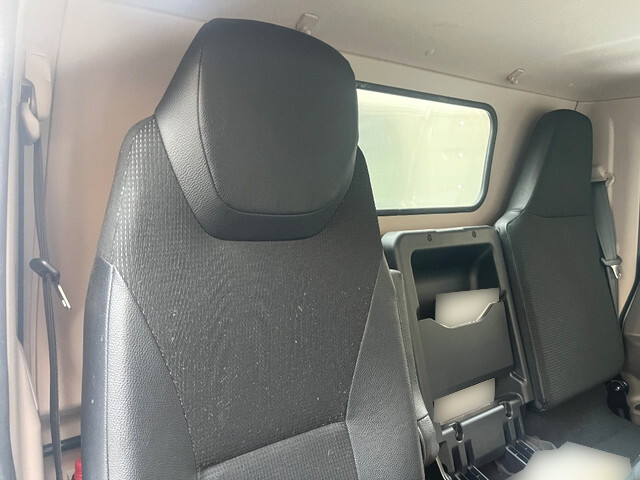 三菱ふそうキャンターアルミバン小型（2t・3t）[写真26]