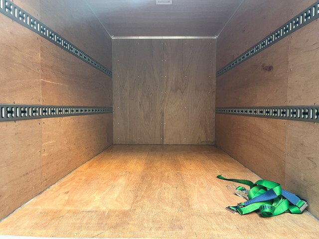 三菱ふそうキャンターアルミバン小型（2t・3t）[写真09]