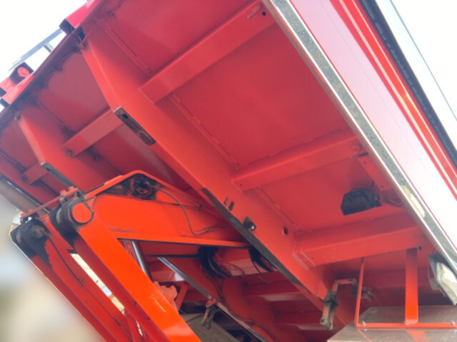 いすゞギガダンプ大型（10t）[写真11]