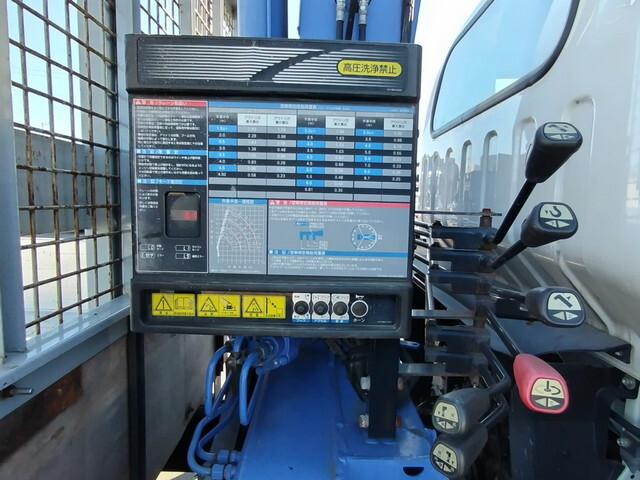 いすゞエルフクレーン4段小型（2t・3t）[写真10]