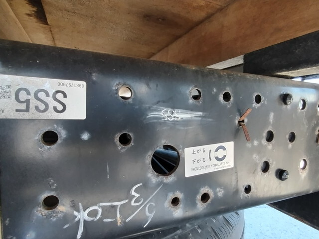 いすゞエルフクレーン4段小型（2t・3t）[写真13]