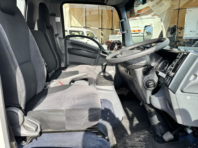 いすゞエルフクレーン4段小型（2t・3t）[写真32]