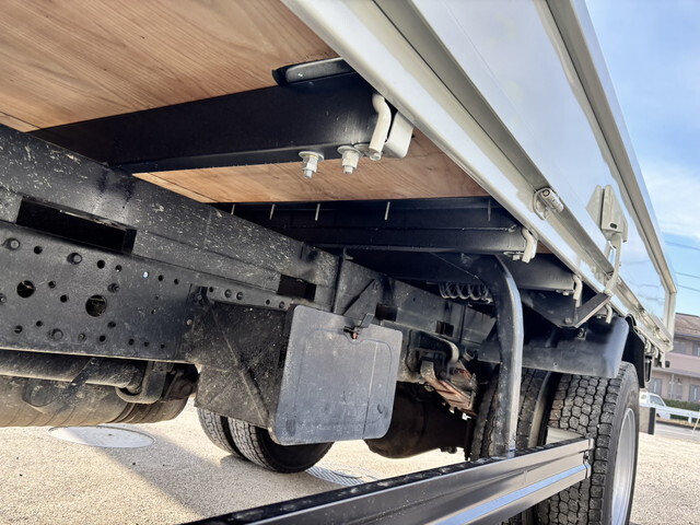 三菱ふそうキャンター平ボディ小型（2t・3t）[写真12]