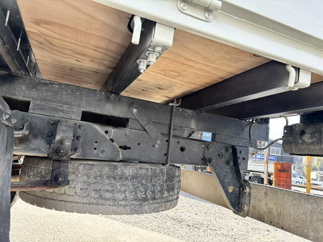 三菱ふそうキャンター平ボディ小型（2t・3t）[写真15]