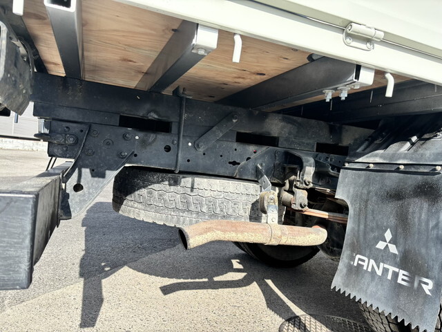 三菱ふそうキャンター平ボディ小型（2t・3t）[写真16]