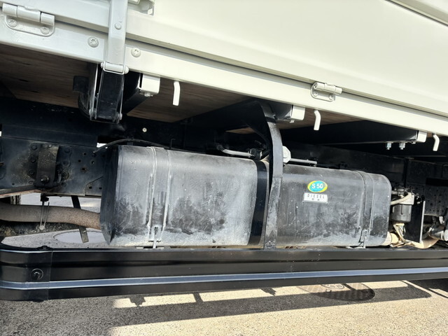 三菱ふそうキャンター平ボディ小型（2t・3t）[写真19]