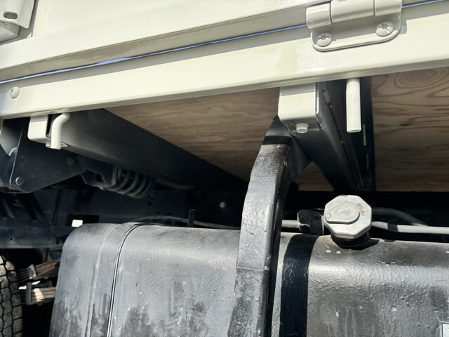 三菱ふそうキャンター平ボディ小型（2t・3t）[写真22]