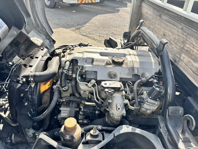 三菱ふそうキャンター平ボディ小型（2t・3t）[写真23]