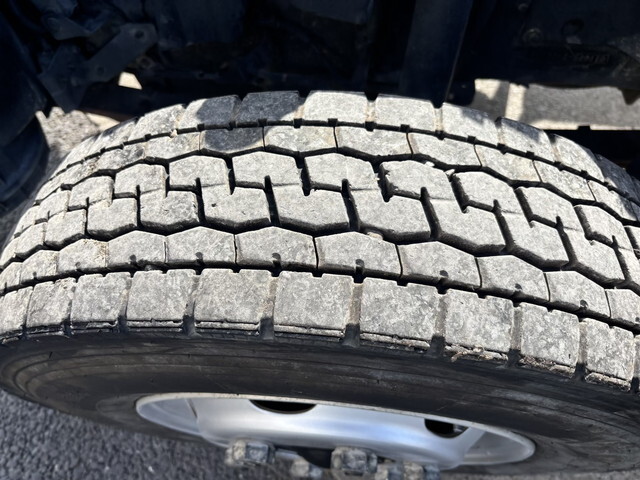 三菱ふそうキャンター平ボディ小型（2t・3t）[写真24]