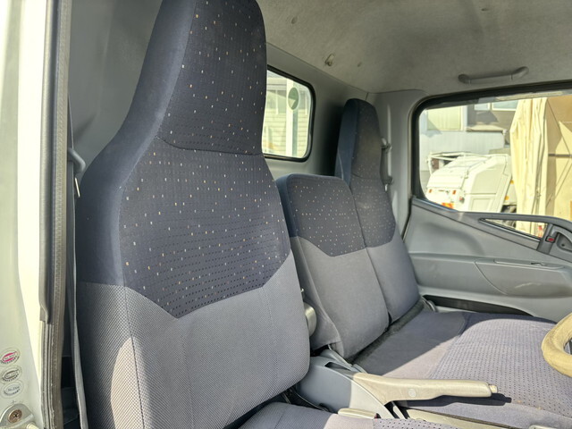 三菱ふそうキャンター平ボディ小型（2t・3t）[写真31]