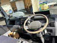 三菱ふそうキャンター平ボディ小型（2t・3t）[写真34]