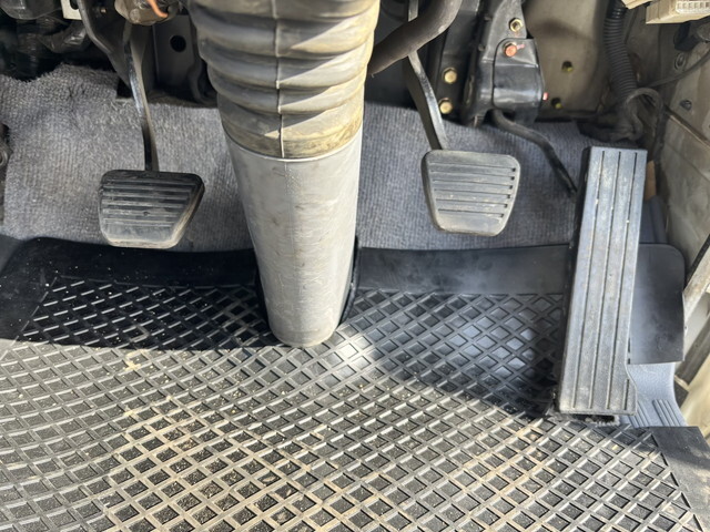 三菱ふそうキャンター平ボディ小型（2t・3t）[写真34]