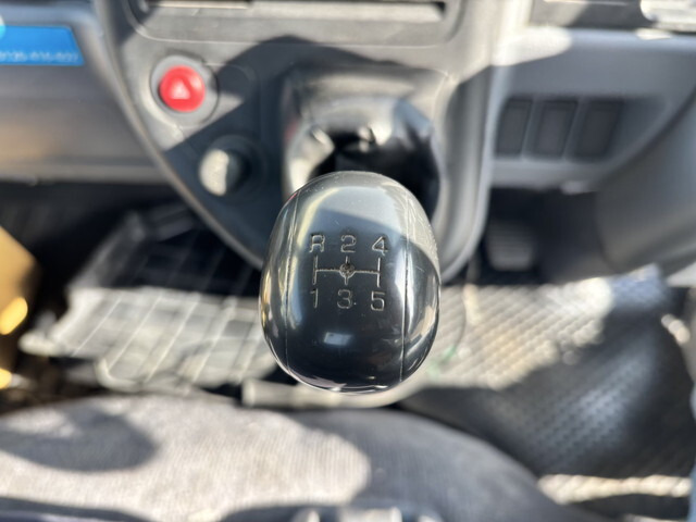 三菱ふそうキャンター平ボディ小型（2t・3t）[写真37]