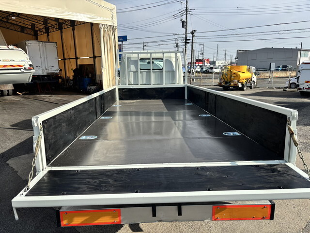 三菱ふそうキャンター平ボディ小型（2t・3t）[写真08]