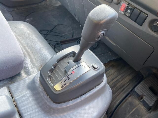 いすゞエルフ平ボディ小型（2t・3t）[写真24]