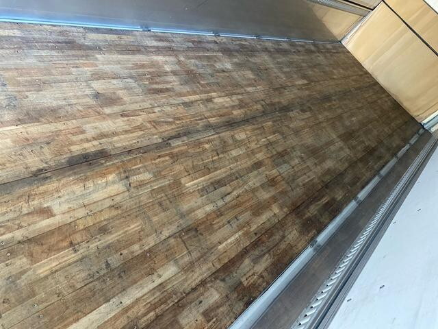 三菱ふそうスーパーグレートアルミウイング大型（10t）[写真13]