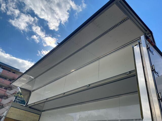 三菱ふそうスーパーグレートアルミウイング大型（10t）[写真15]