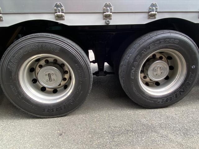 三菱ふそうスーパーグレートアルミウイング大型（10t）[写真20]