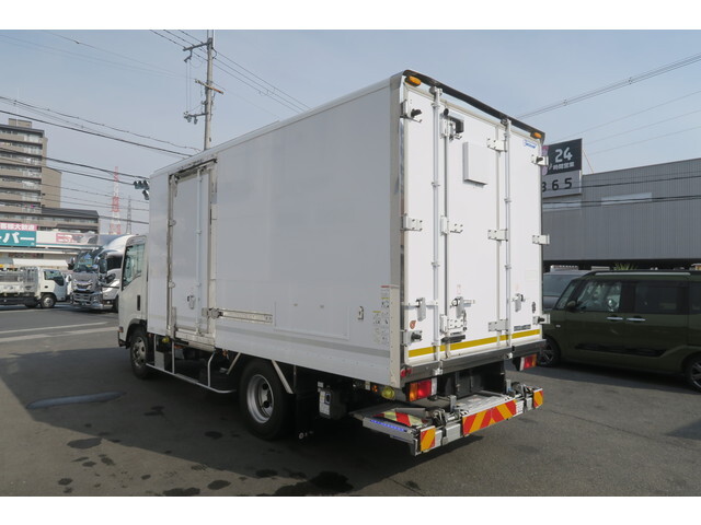 いすゞエルフアルミバン小型（2t・3t）[写真02]