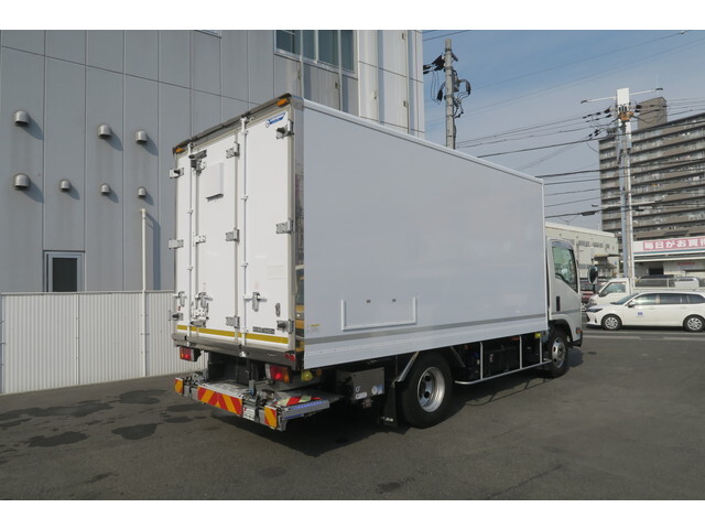 いすゞエルフアルミバン小型（2t・3t）[写真04]