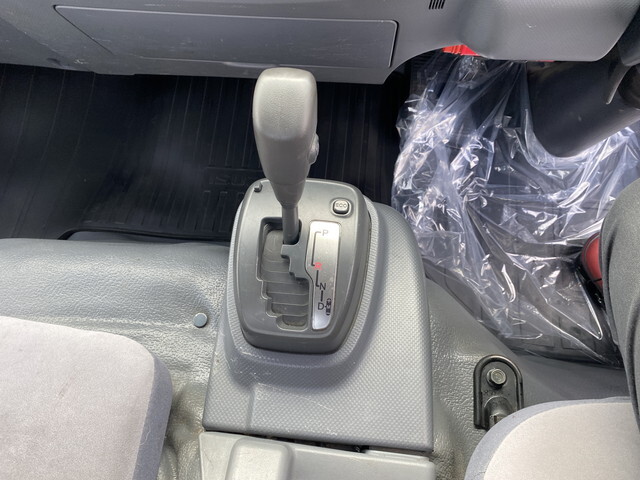 いすゞエルフ平ボディ小型（2t・3t）[写真11]