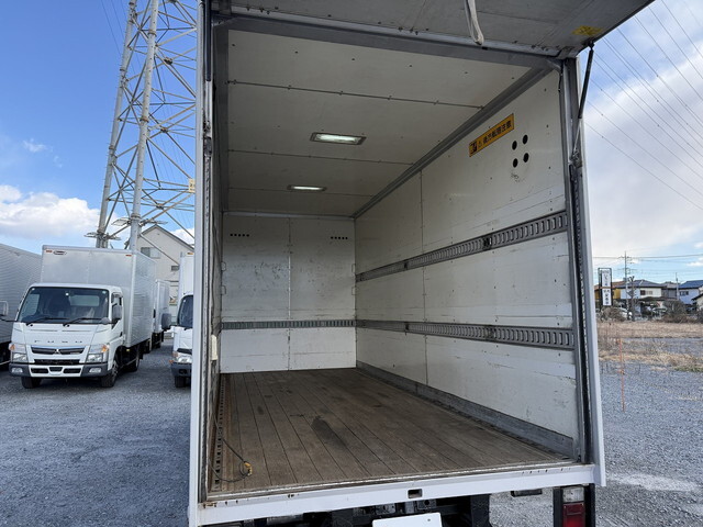 いすゞエルフアルミバン小型（2t・3t）[写真11]
