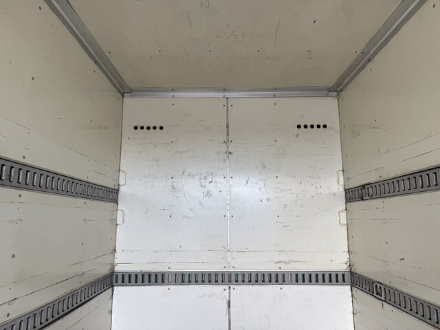 いすゞエルフアルミバン小型（2t・3t）[写真13]