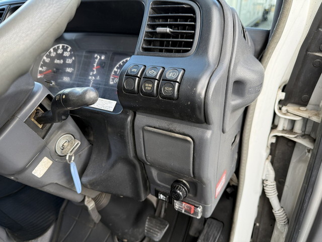 いすゞエルフアルミバン小型（2t・3t）[写真32]