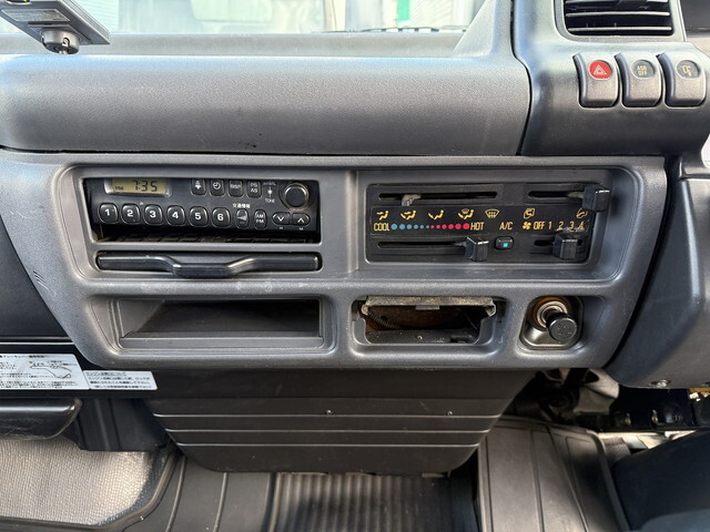 いすゞエルフアルミバン小型（2t・3t）[写真35]