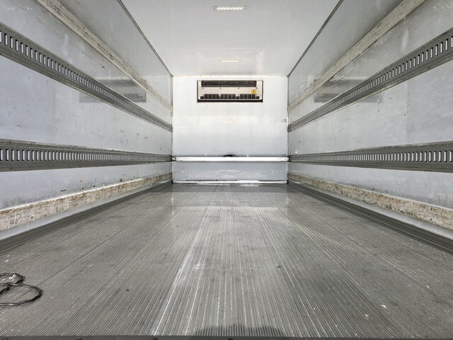 いすゞフォワード冷凍車（冷蔵車）中型（4t）[写真12]