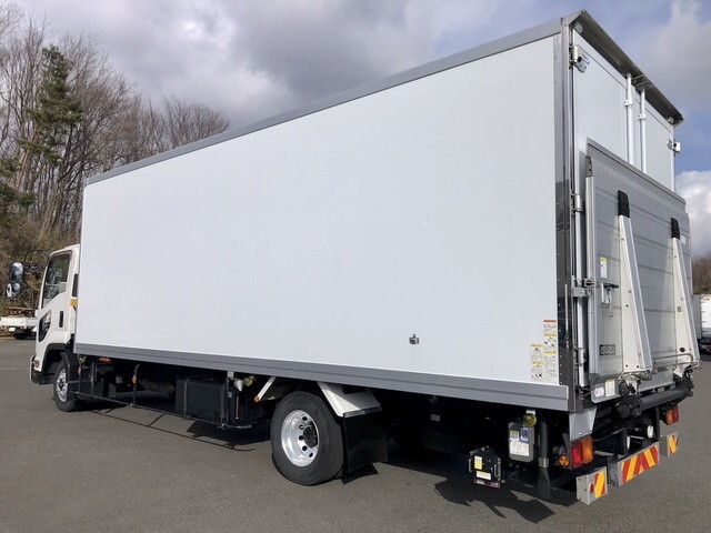 いすゞフォワード冷凍車（冷蔵車）中型（4t）[写真02]