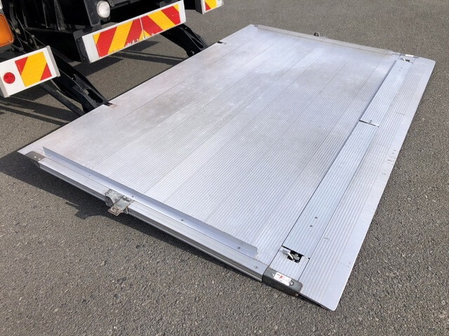 いすゞフォワード冷凍車（冷蔵車）中型（4t）[写真09]