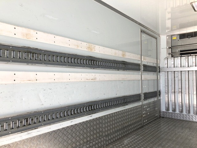 日野レンジャー冷凍車（冷蔵車）中型（4t）[写真14]