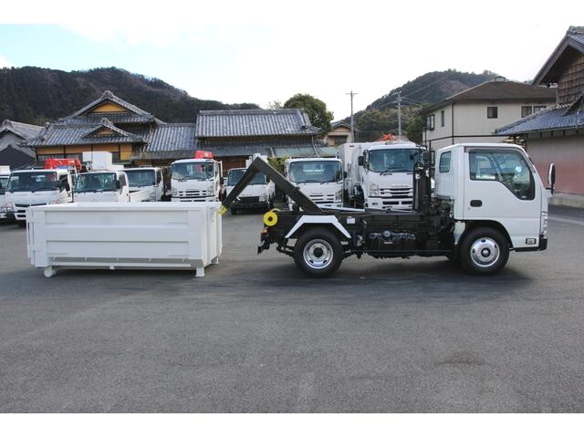 いすゞエルフコンテナ専用車小型（2t・3t）[写真18]