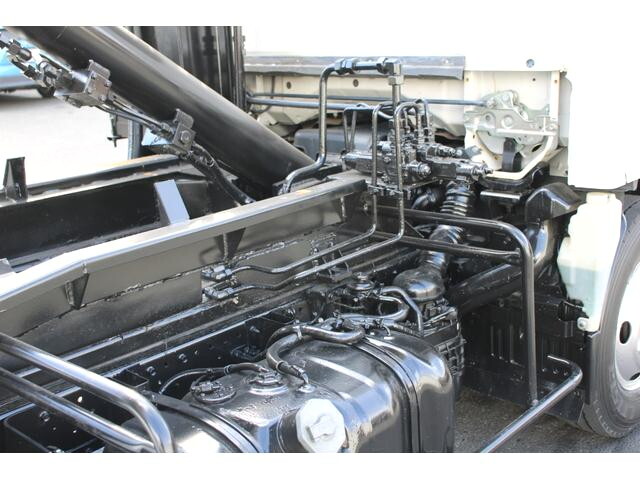 いすゞエルフコンテナ専用車小型（2t・3t）[写真24]